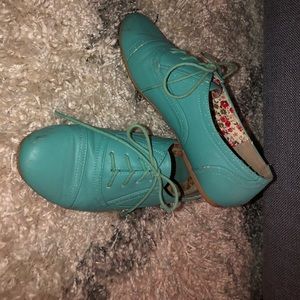 VINTAGE Turqouise Oxfords!